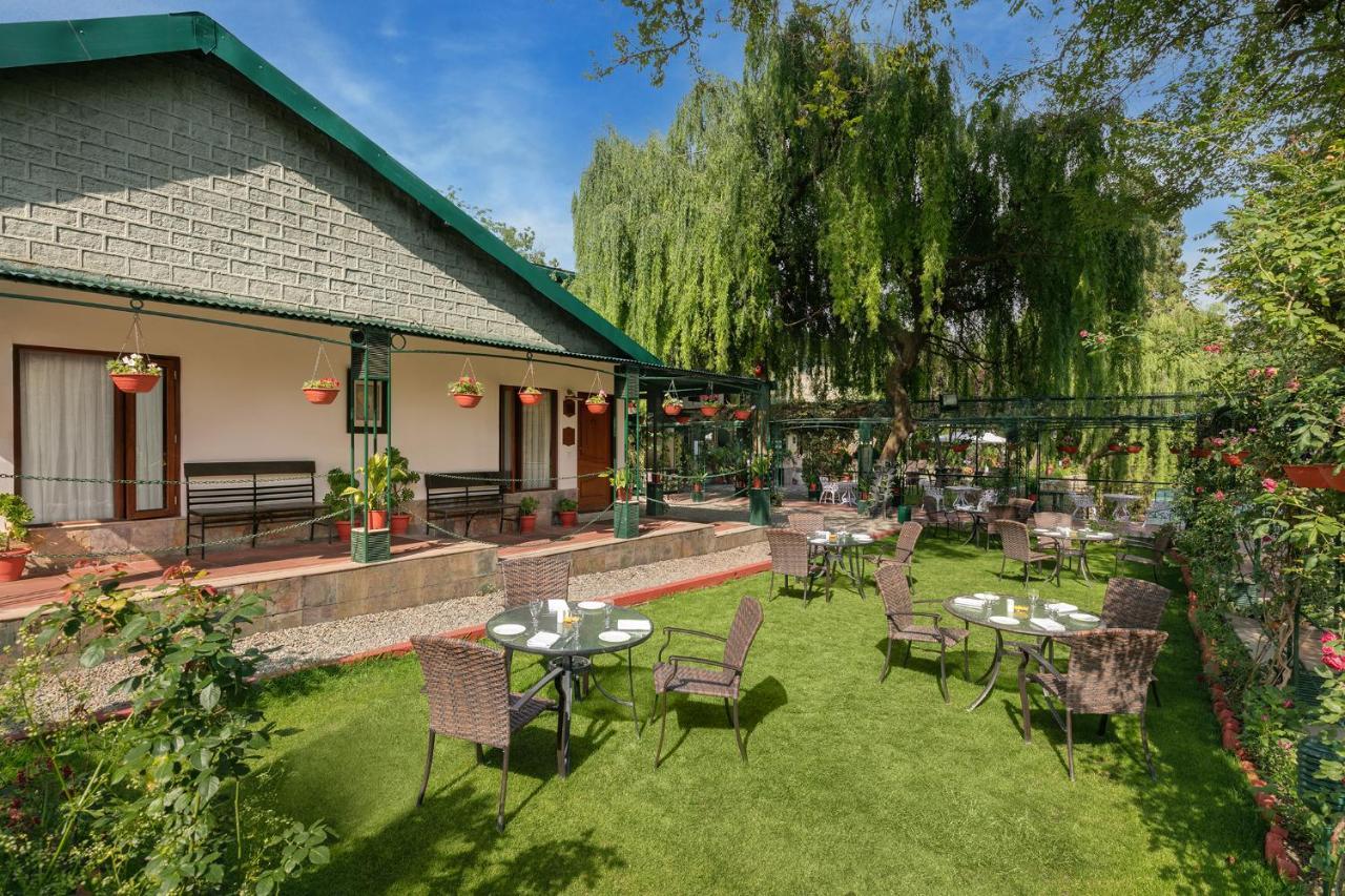 Shervani Hilltop Resort Nainital Esterno foto
