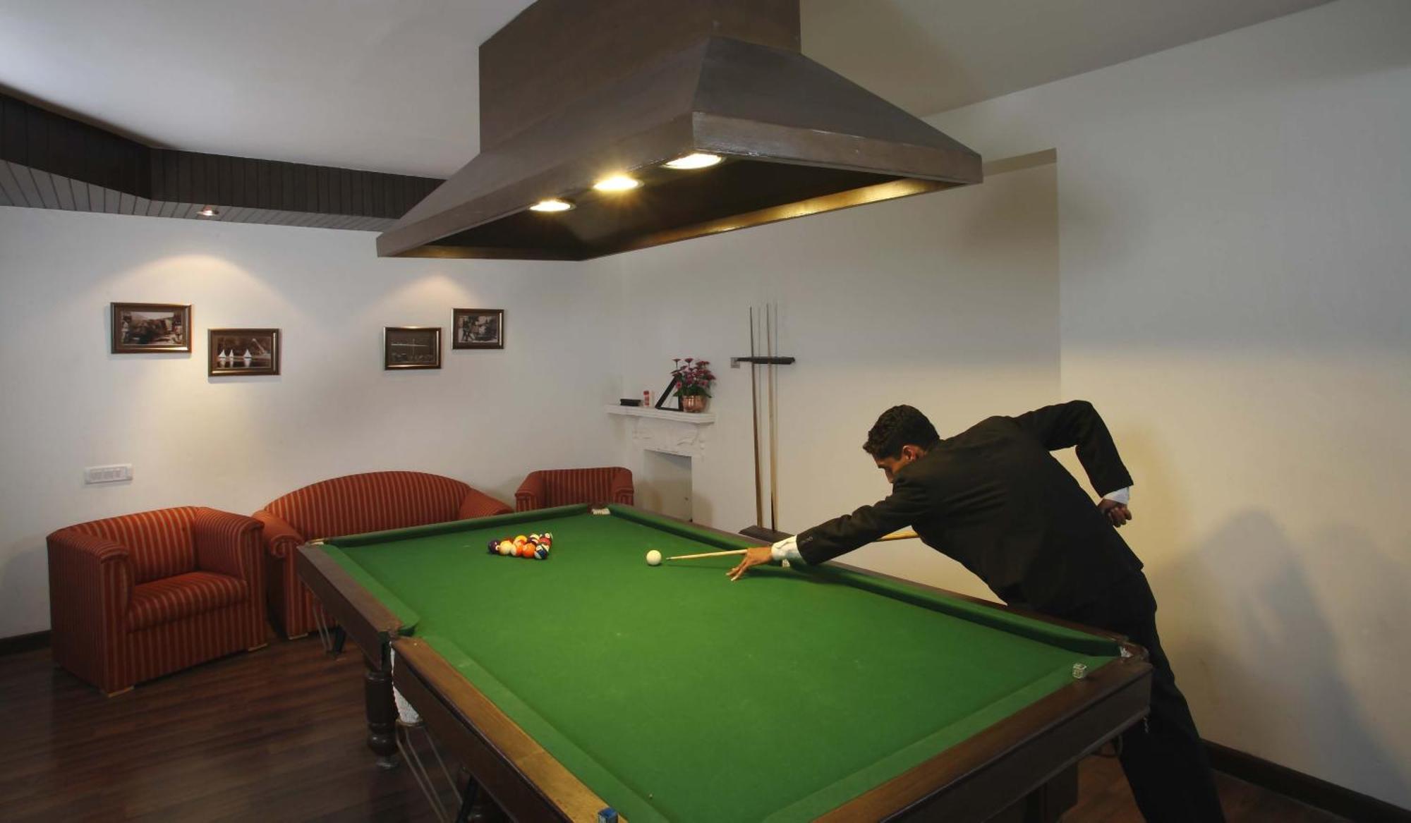 Shervani Hilltop Resort Nainital Esterno foto