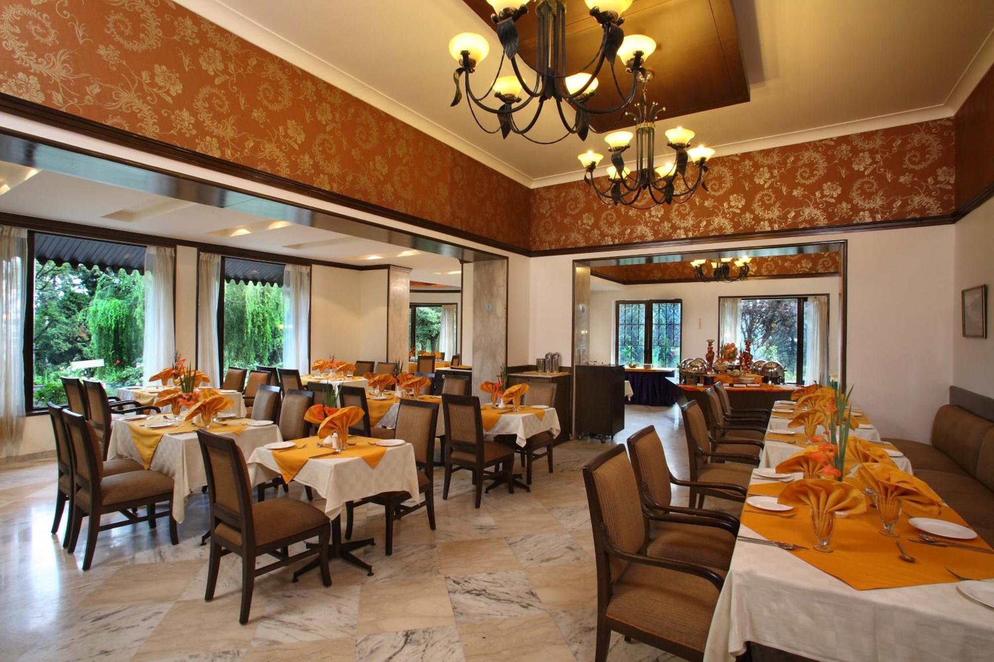 Shervani Hilltop Resort Nainital Esterno foto