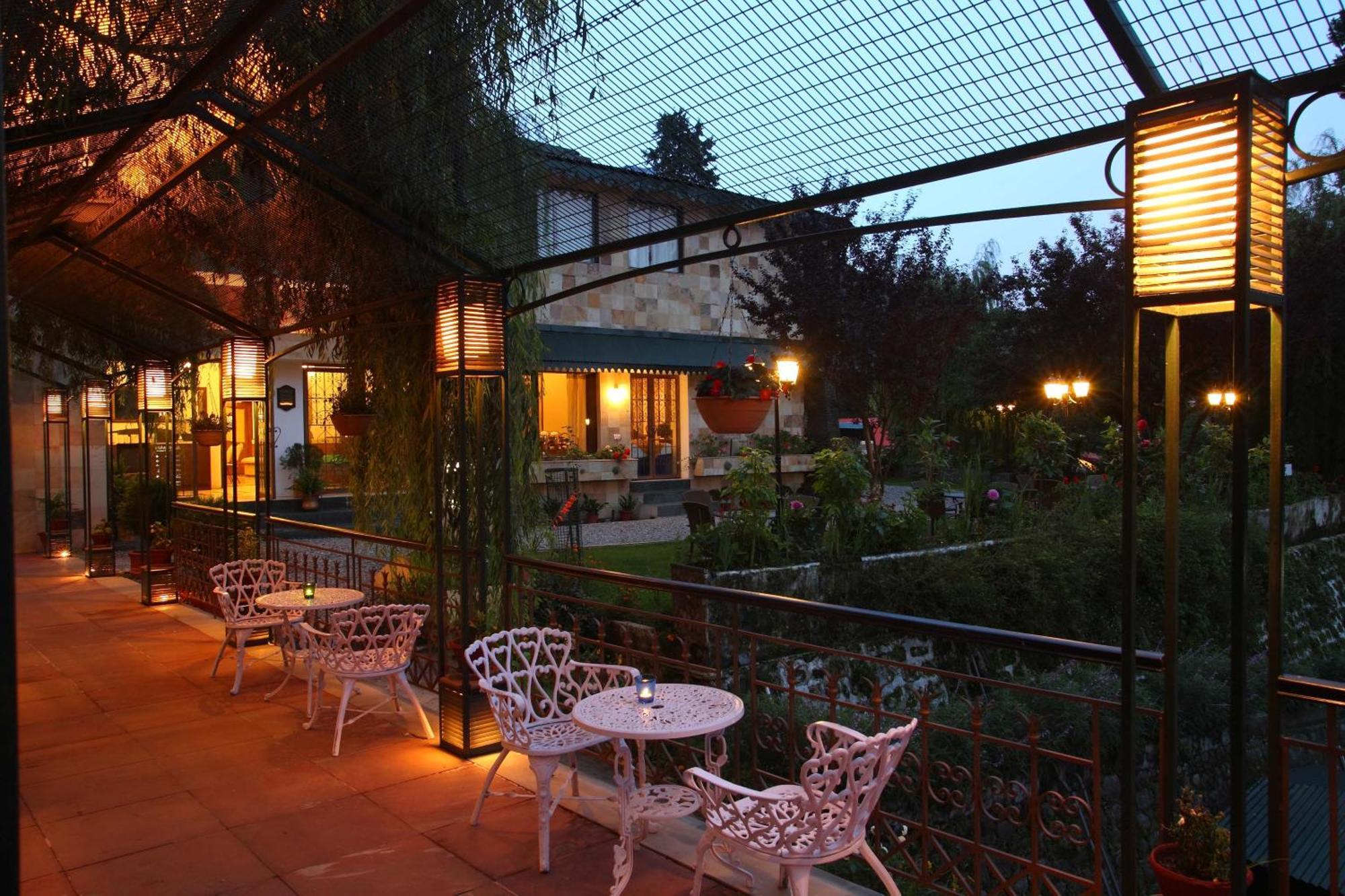 Shervani Hilltop Resort Nainital Esterno foto