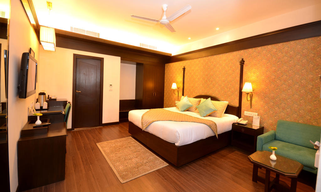 Shervani Hilltop Resort Nainital Esterno foto